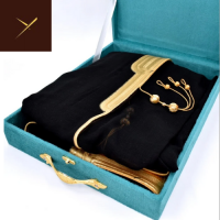 الزي السعودي التراثي مع تشكيلة واسعة تناسب جميع الأذواق الزي السعودي التراثي مع تشكيلة واسعة تناسب جميع الأذواق